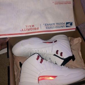 I’m selling my Jordan retro for a reduce price serious inquiries only !